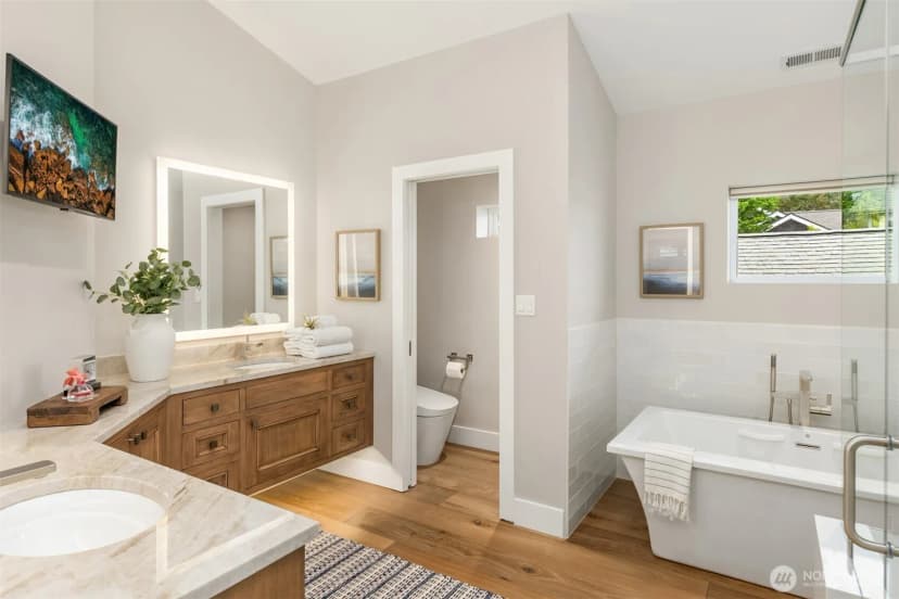 Property photo for 4475 Pleasant Beach Drive Ne, Bainbridge Island photo 31