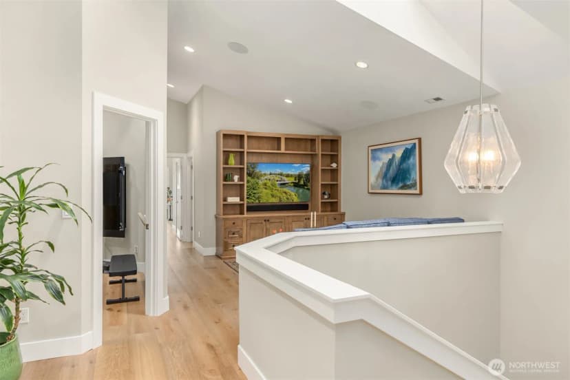 Property photo for 4475 Pleasant Beach Drive Ne, Bainbridge Island photo 23