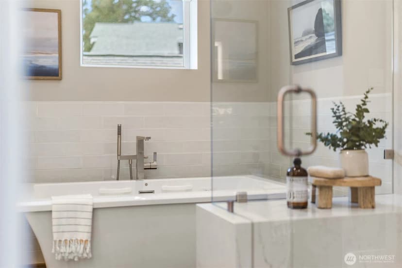 Property photo for 4475 Pleasant Beach Drive Ne, Bainbridge Island photo 33