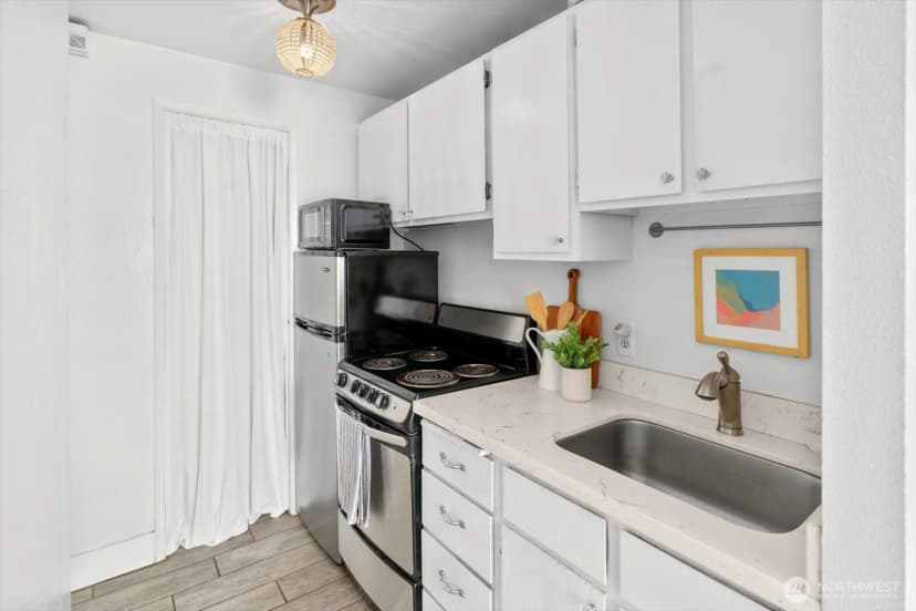 Property photo for 1017 Minor Avenue #206, Seattle photo 11