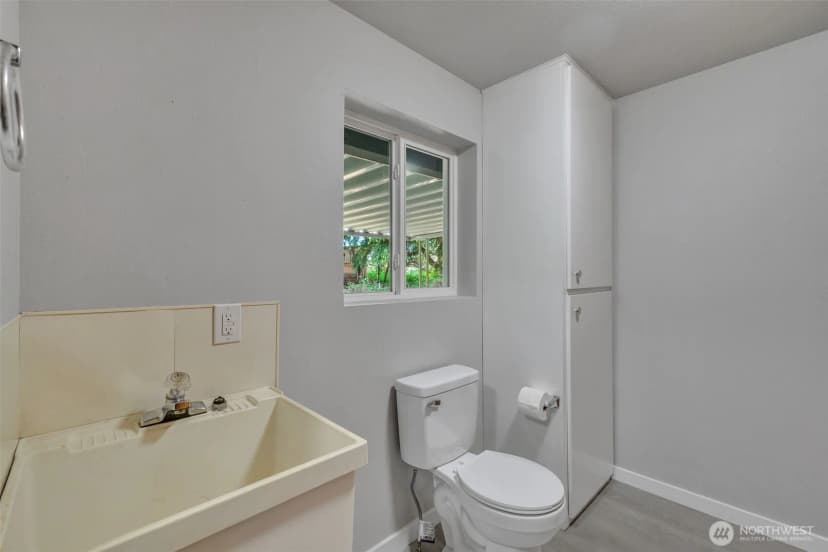 Property photo for 12833 9th Avenue Sw, Burien photo 17