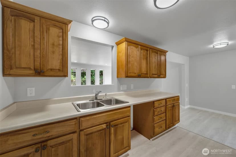 Property photo for 12833 9th Avenue Sw, Burien photo 11