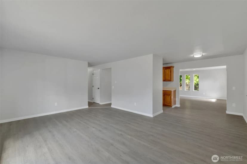 Property photo for 12833 9th Avenue Sw, Burien photo 8