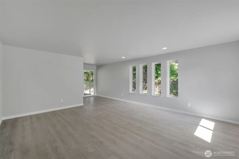Property photo for 12833 9th Avenue Sw, Burien photo 18