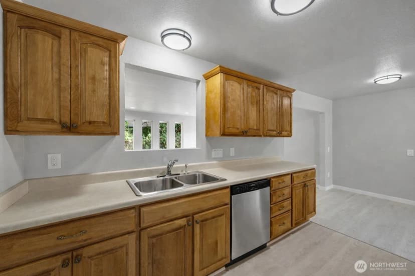 Property photo for 12833 9th Avenue Sw, Burien photo 12