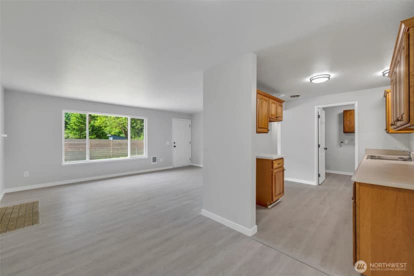 Property photo for 12833 9th Avenue Sw, Burien photo 10