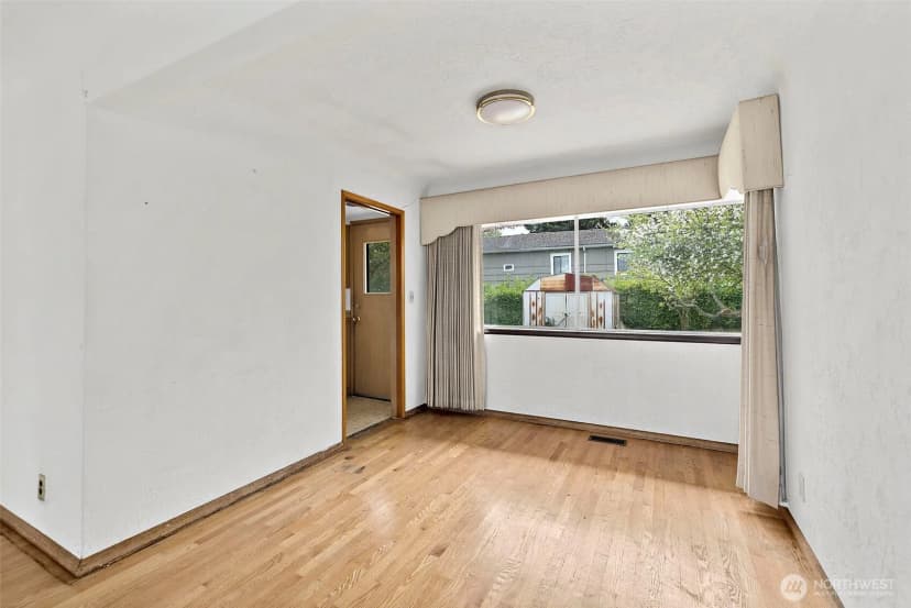Property photo for 8403 S 120th St, Seattle photo 11