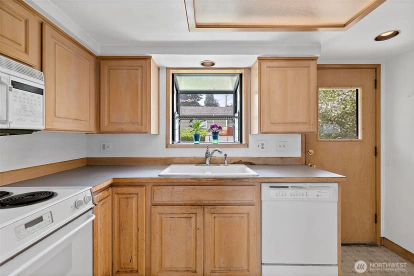 Property photo for 8403 S 120th St, Seattle photo 15