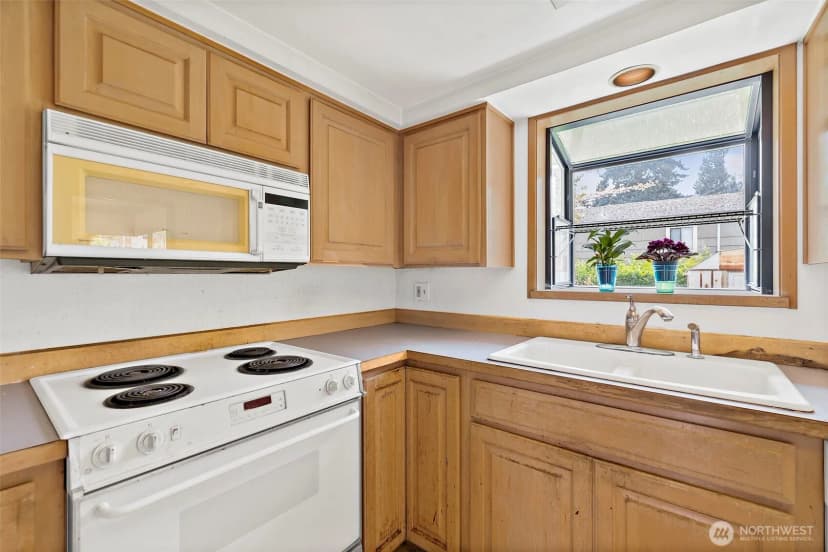 Property photo for 8403 S 120th St, Seattle photo 14