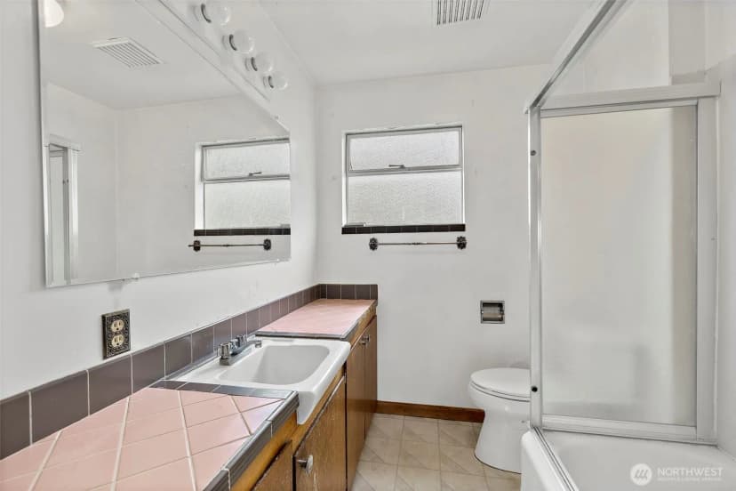 Property photo for 8403 S 120th St, Seattle photo 19