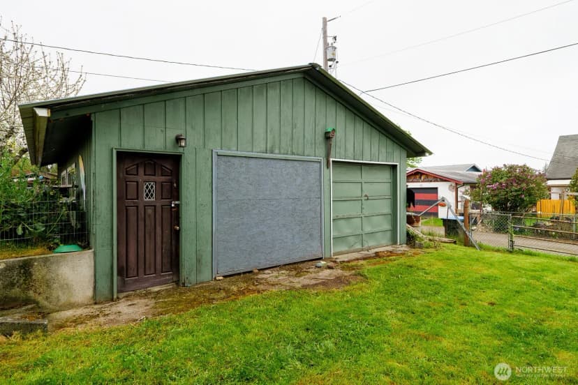 Property photo for 1111 W 15th Street, Port Angeles photo 9