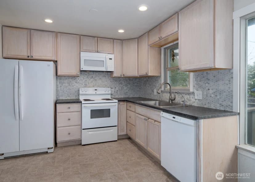 Property photo for 1111 W 15th Street, Port Angeles photo 11