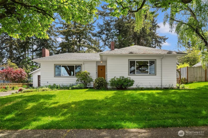 Property photo for 1707 8th Street, Anacortes photo 2