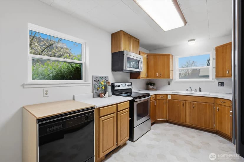 Property photo for 2602 Harrison Avenue, Everett photo 12