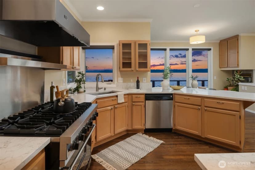 Property photo for 10835 Arroyo Beach Place Sw, Seattle photo 16