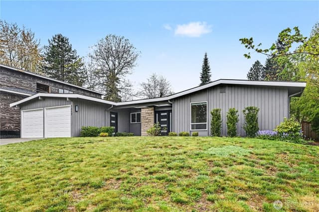 Property photo for 1217 150th Avenue Se, Bellevue photo 3