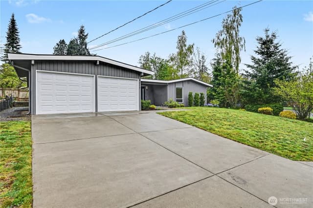 Property photo for 1217 150th Avenue Se, Bellevue photo 4