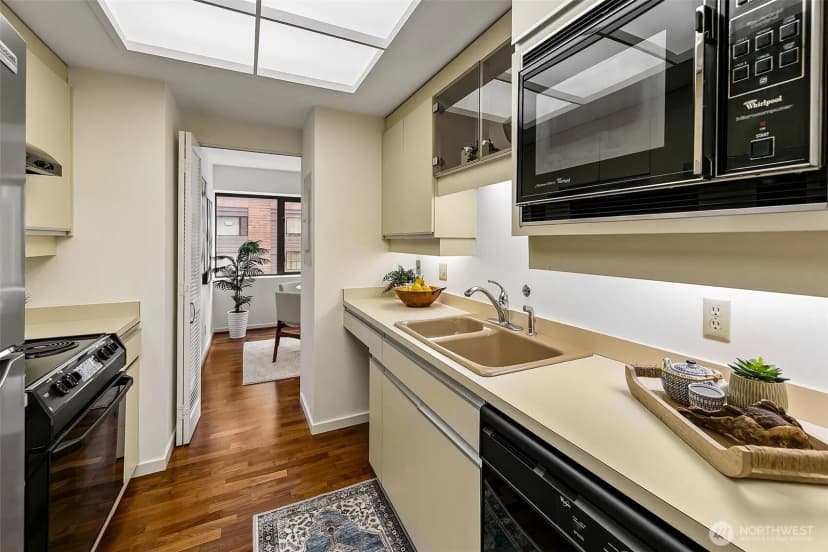 Property photo for 1301 Spring Street #5c, Seattle photo 8