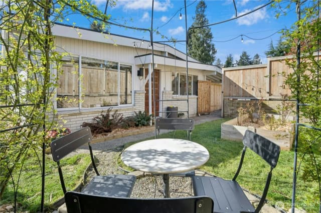 Property photo for 219 Sw 108th Street, Seattle photo 2