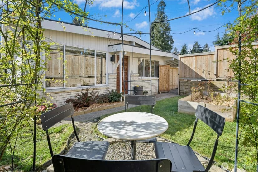 Property photo for 219 Sw 108th Street, Seattle photo 2