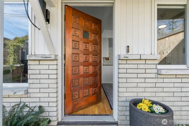Property photo for 219 Sw 108th Street, Seattle photo 3