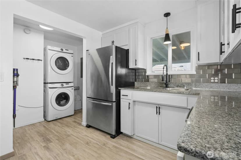 Property photo for 219 Sw 108th Street, Seattle photo 12