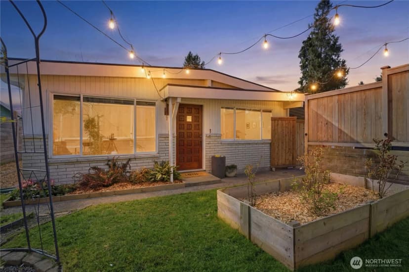 Property photo for 219 Sw 108th Street, Seattle