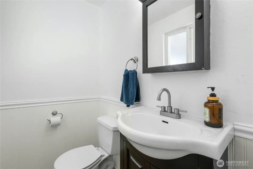 Property photo for 219 Sw 108th Street, Seattle photo 16
