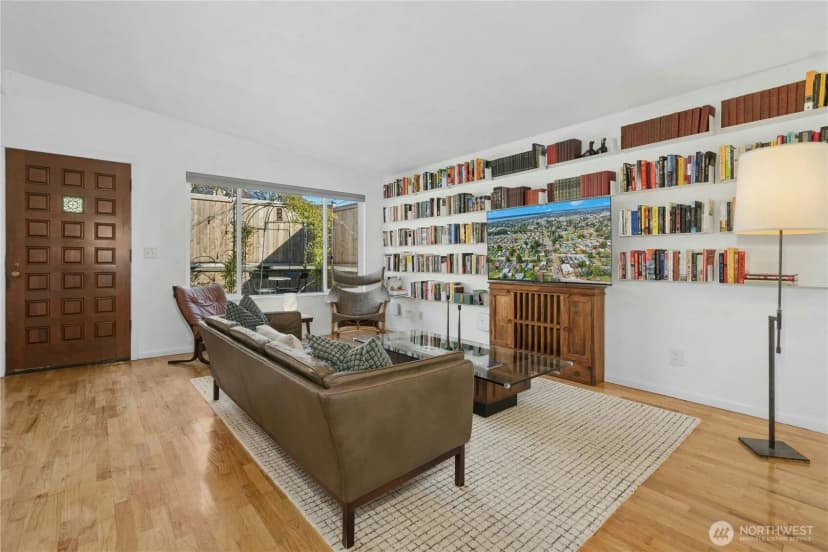 Property photo for 219 Sw 108th Street, Seattle photo 6