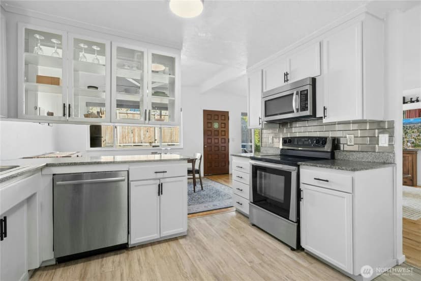Property photo for 219 Sw 108th Street, Seattle photo 11