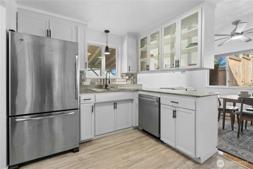 Property photo for 219 Sw 108th Street, Seattle photo 13