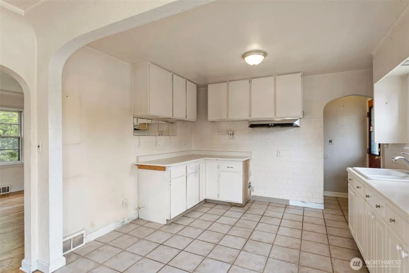 Property photo for 5802 Pacific Ave, Tacoma photo 6