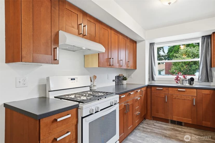 Property photo for 8521 S 117th Street, Seattle photo 6