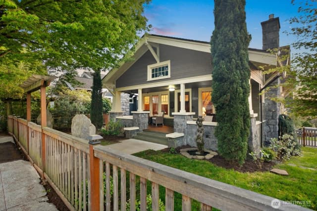 Property photo for 5119 Meridian Avenue N, Seattle photo 4