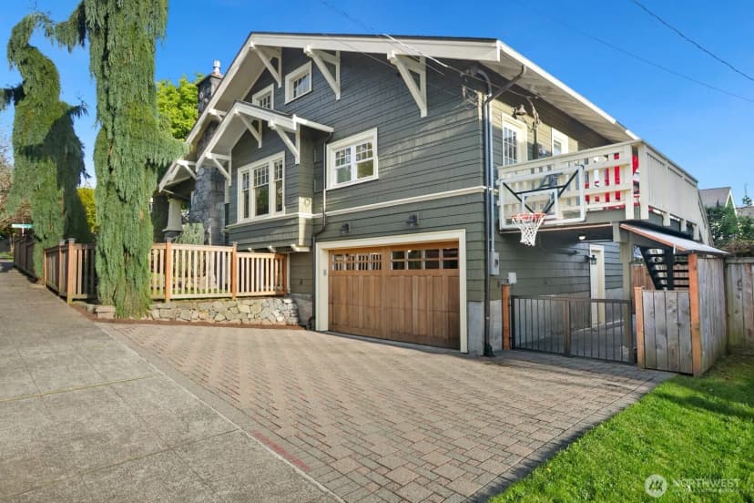Property photo for 5119 Meridian Avenue N, Seattle photo 3