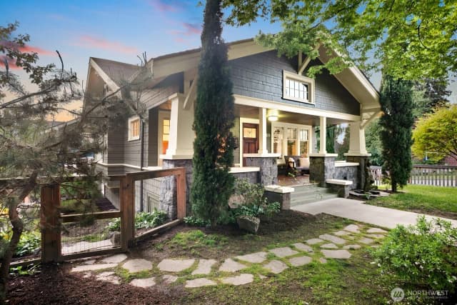 Property photo for 5119 Meridian Avenue N, Seattle photo 2