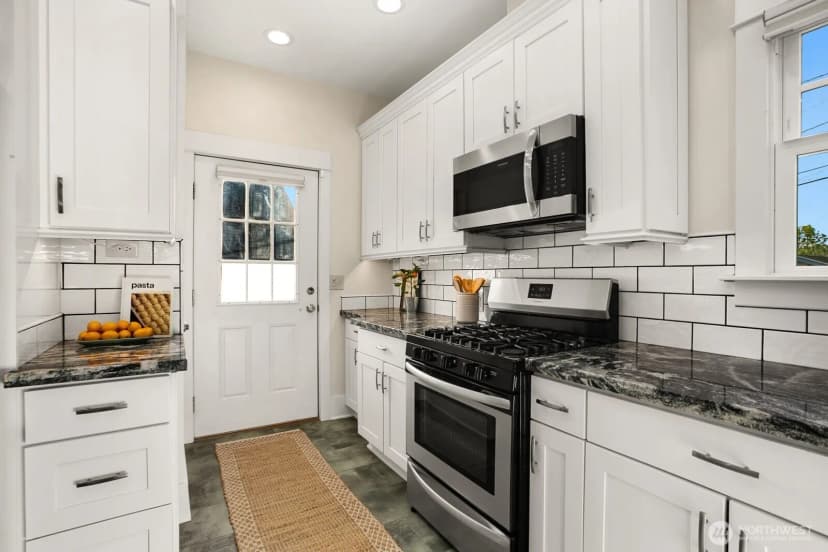 Property photo for 5119 Meridian Avenue N, Seattle photo 13
