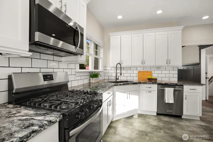 Property photo for 5119 Meridian Avenue N, Seattle photo 12