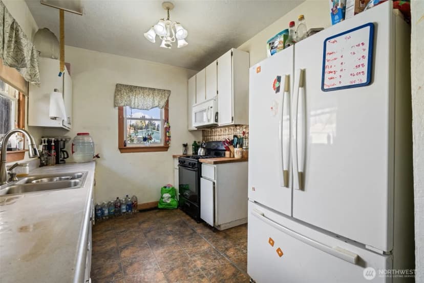 Property photo for 601 S 2nd Street, Toledo photo 18