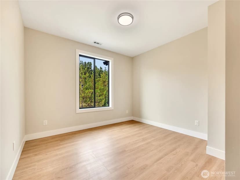 Property photo for 703 Shoreview Drive N, Long Beach photo 28