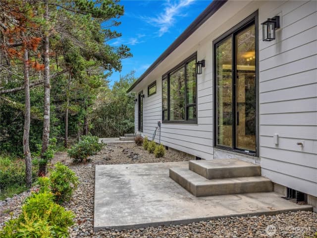 Property photo for 703 Shoreview Drive N, Long Beach photo 3