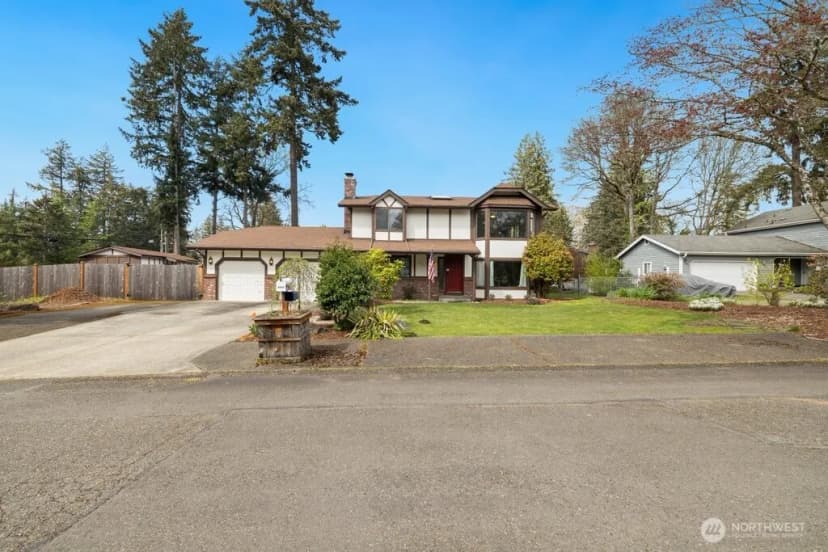 Property photo for 6423 76th Street Ct W, Lakewood photo 3