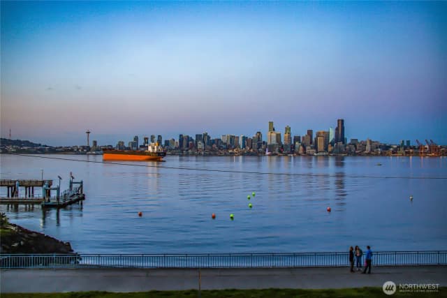 Property photo for 1661 Harbor Avenue Sw #301, Seattle photo 2