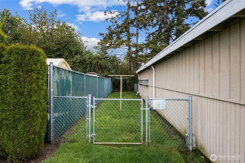 Property photo for 319 7th Place Se, Puyallup photo 18
