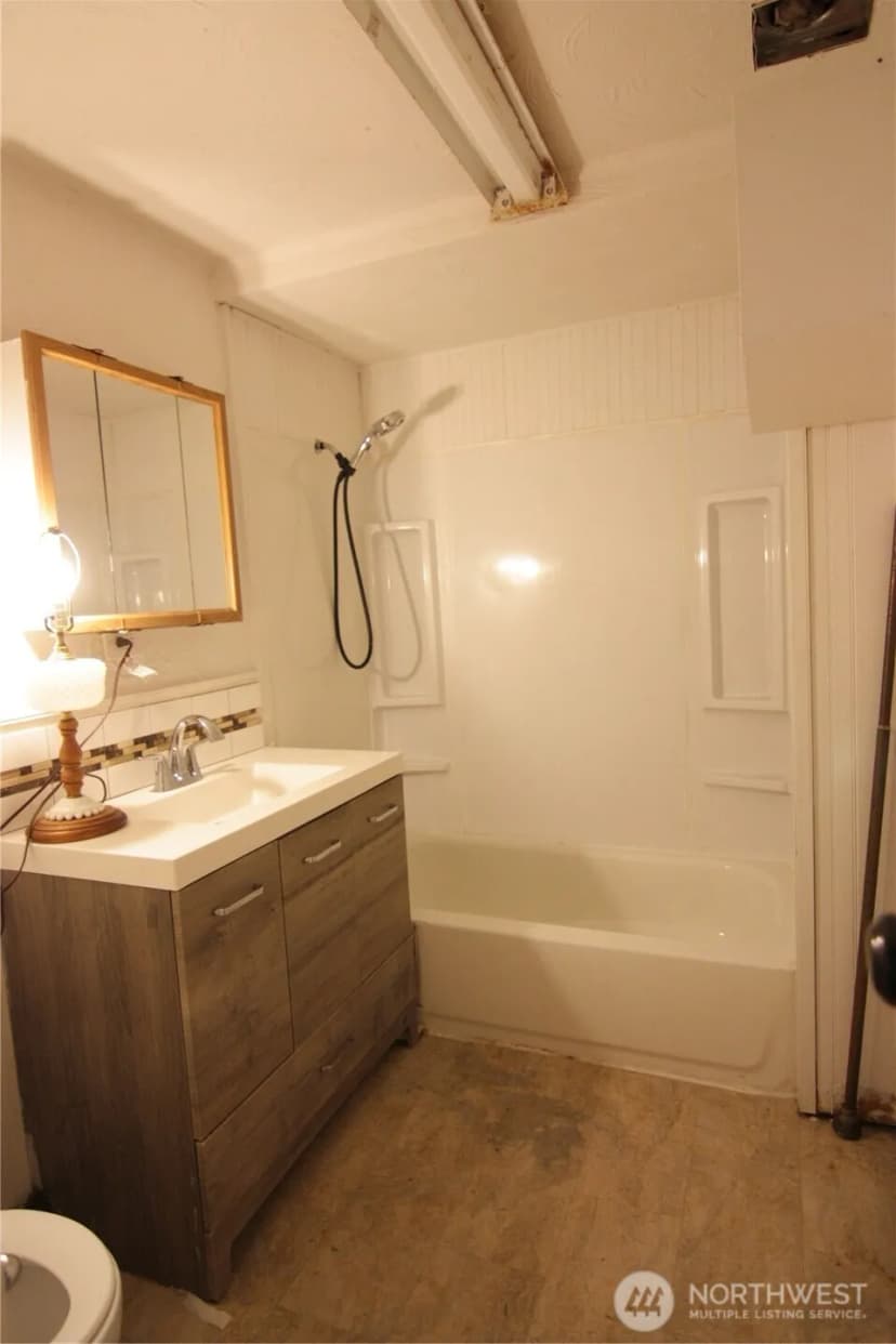 Property photo for 803 S 5th Avenue, Kelso photo 18