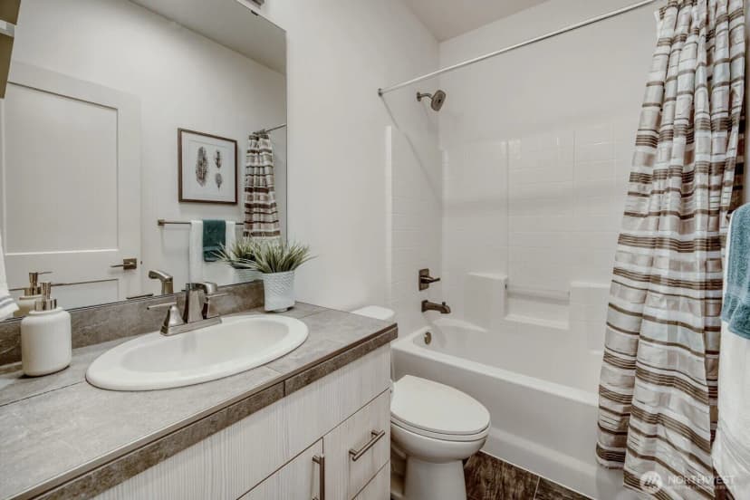Property photo for 1480 157th Court Ne, Bellevue photo 25