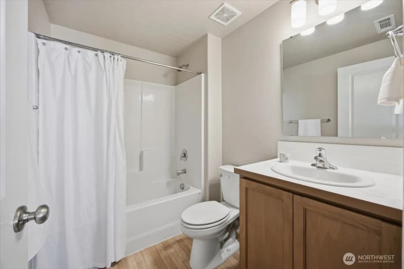 Property photo for 700 Regina Place, Grandview photo 14