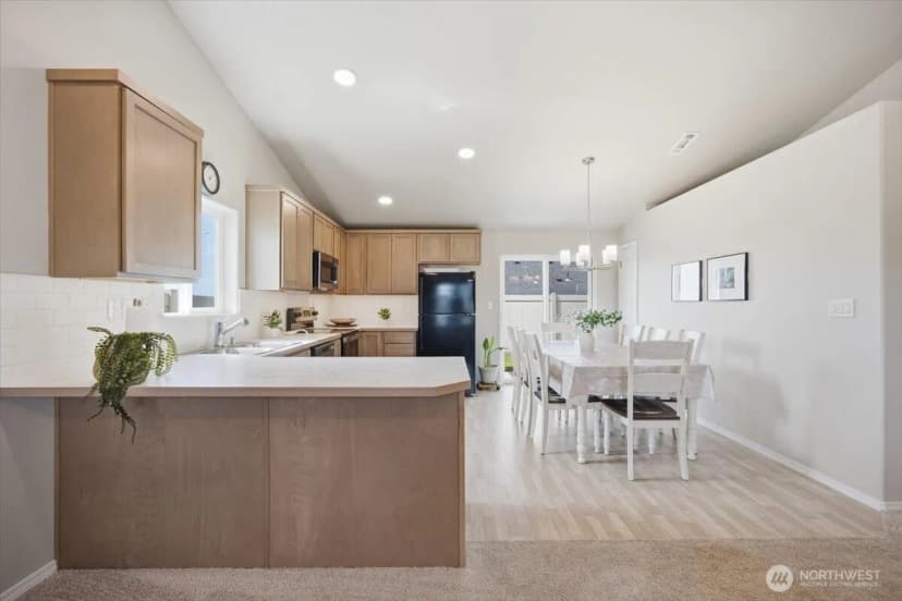 Property photo for 700 Regina Place, Grandview photo 9