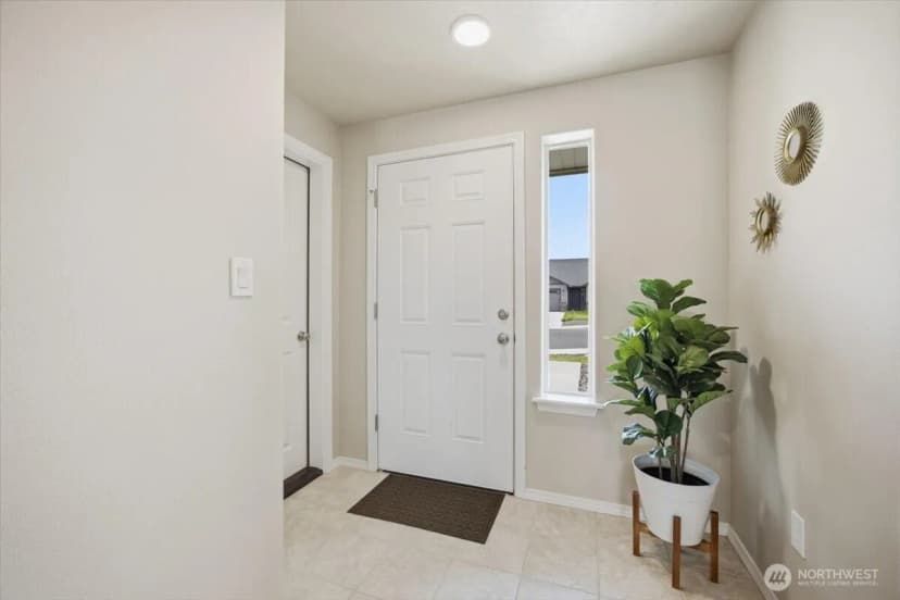 Property photo for 700 Regina Place, Grandview photo 3