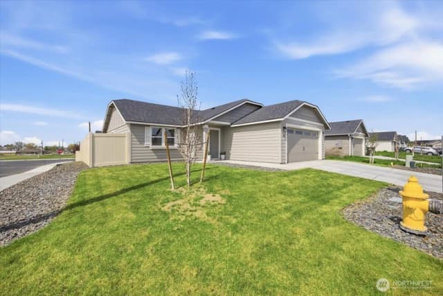 Property photo for 700 Regina Place, Grandview photo 2
